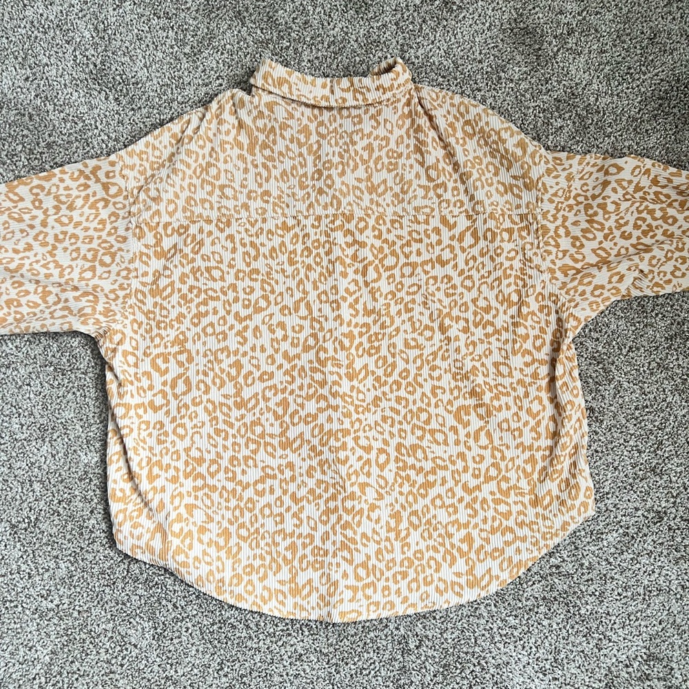 Wishlist Apparel Leopard Print Button Down Shirt size M/L - Picture 5 of 6